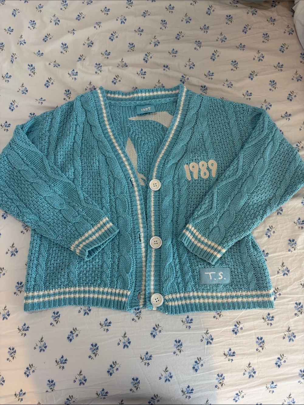 AUTHENTIC OFFICIAL MERCH NEVER WORN 1989 Taylor’s Version Taylor Swift Cardigan